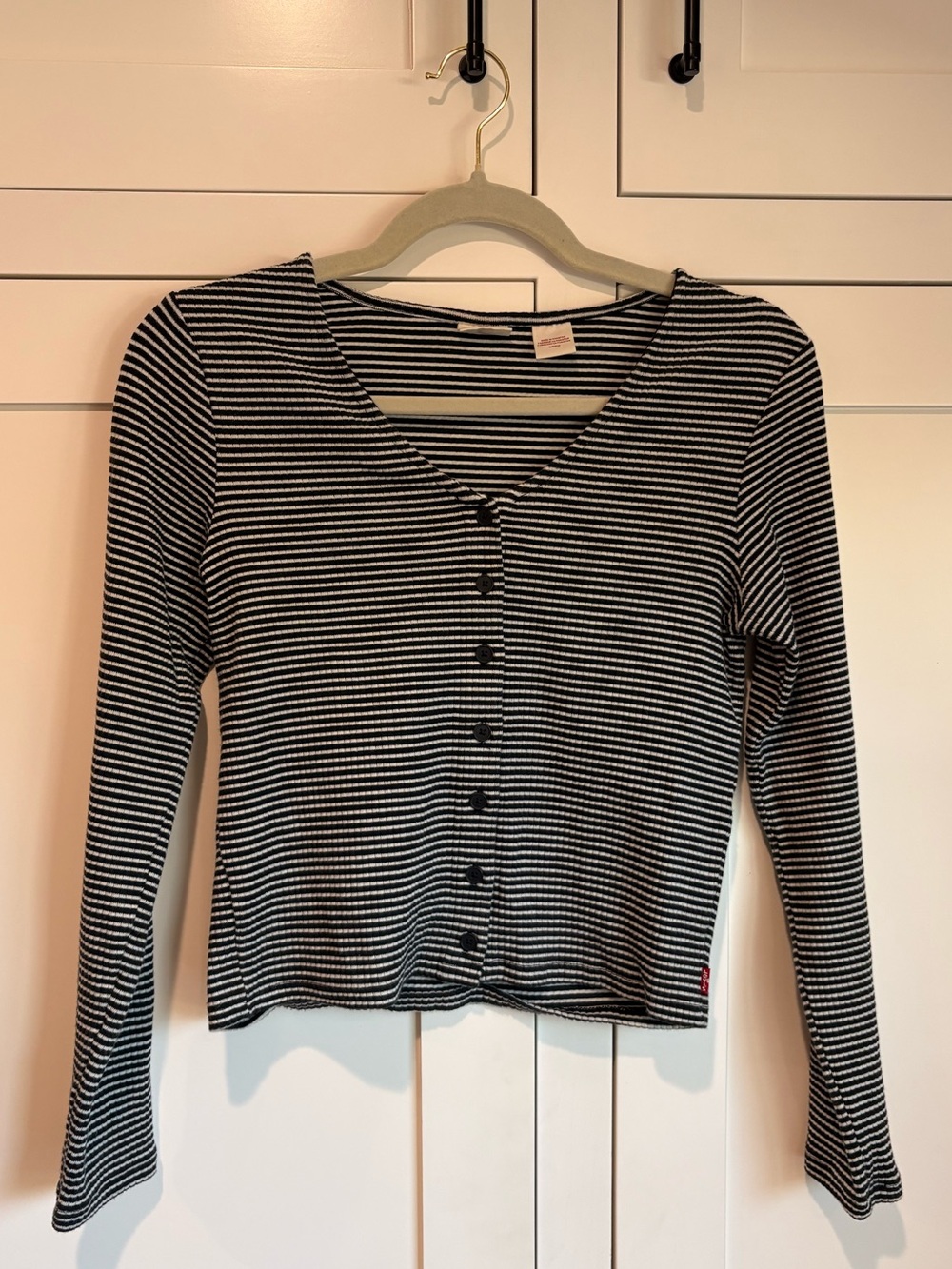 Levi’s- ribbed long sleeve fitted top